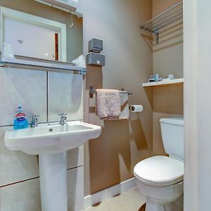 Twin Room Private Bathroom